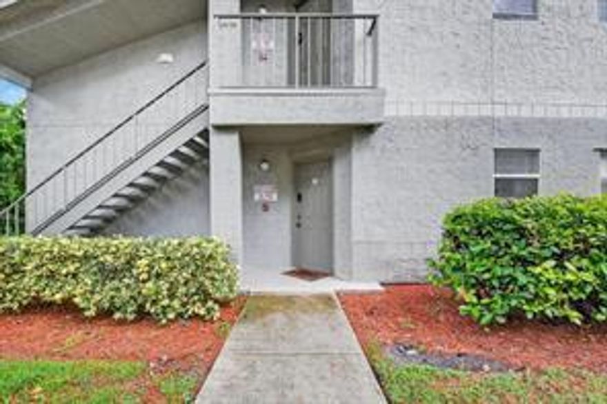 Corner Unit on first floor completely remodeled in a gated community, closed to main shops. Corner Unit on first floor completely remodeled in a gated community, closed to main shops.