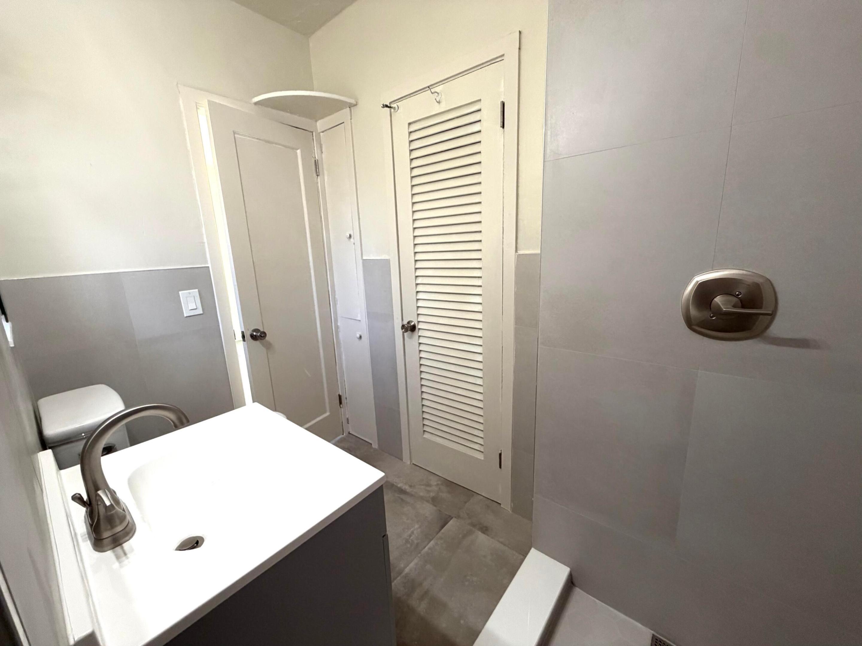 304 S Ocean Breeze #304