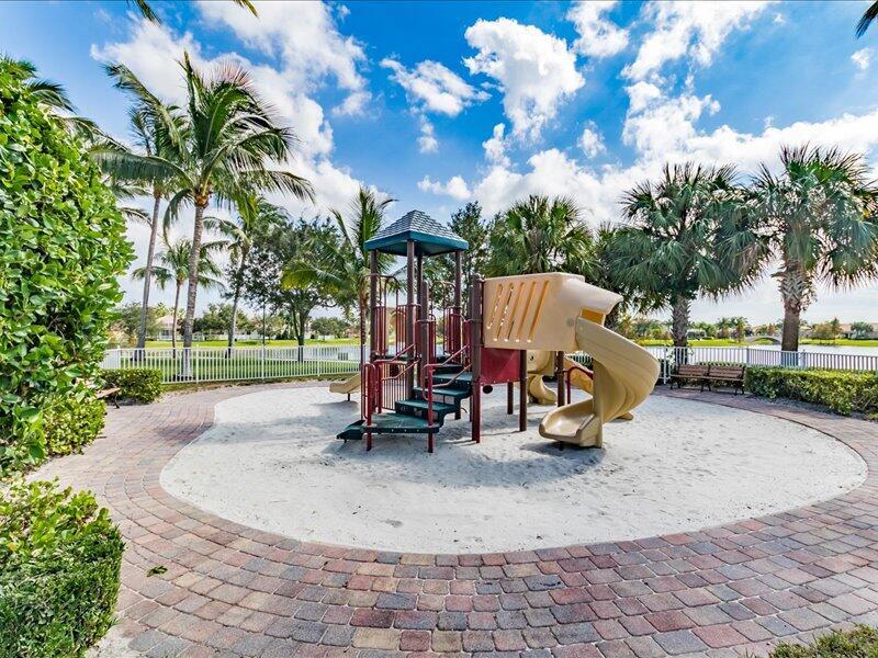 VILLAGEWALK OF WELLINGTON - Residential