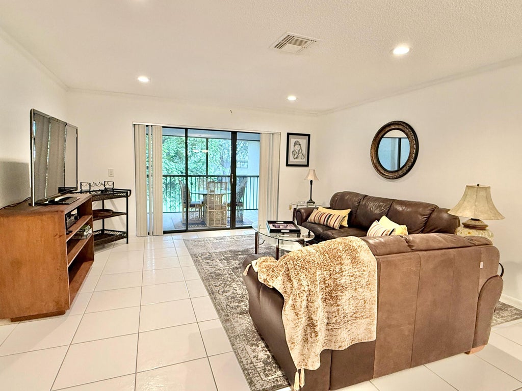 Photo of 31 STRATFORD Lane W #D, Boynton Beach, FL 33436 (MLS # B26078123)