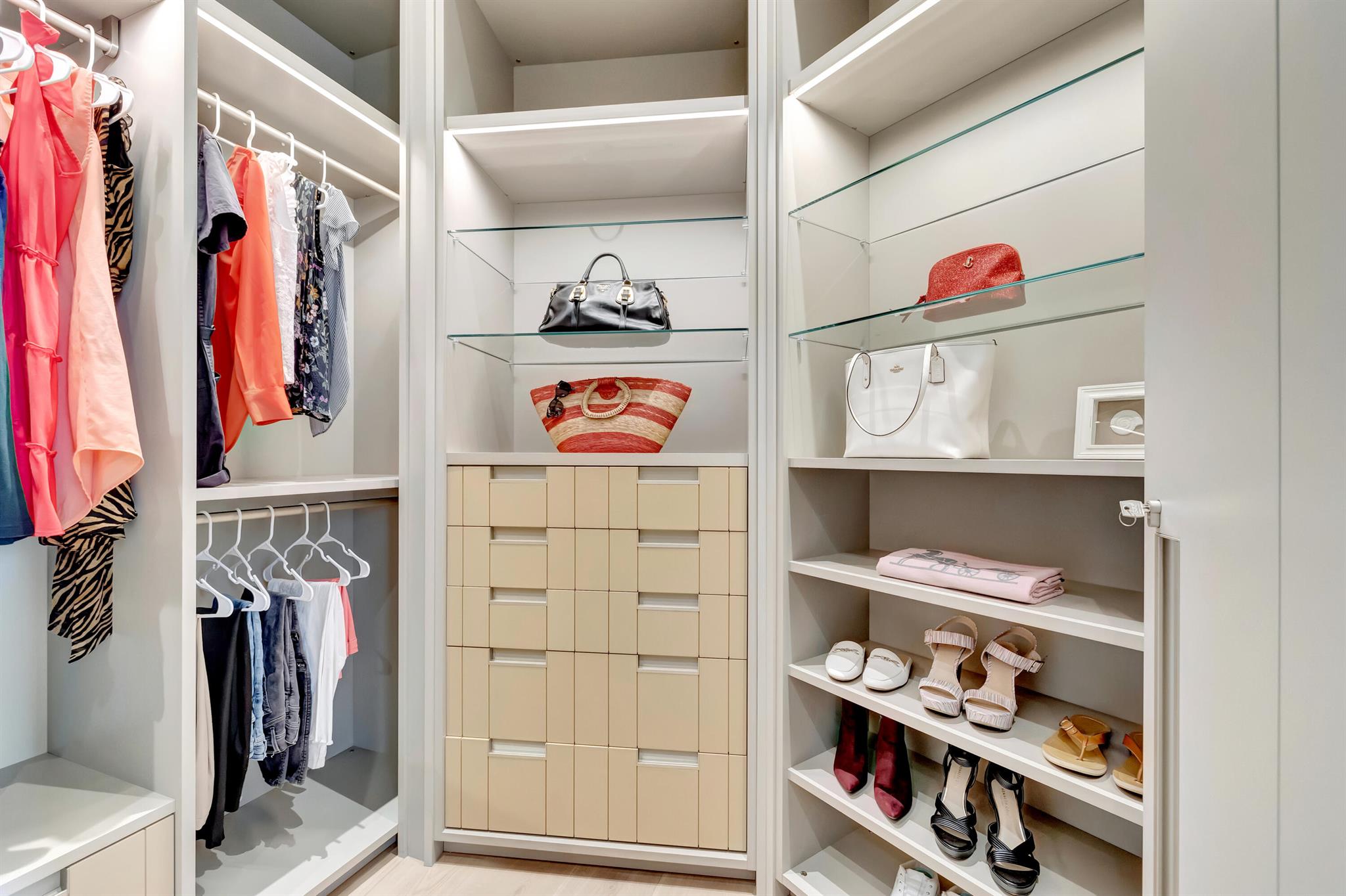 SANCTUARY - Residential