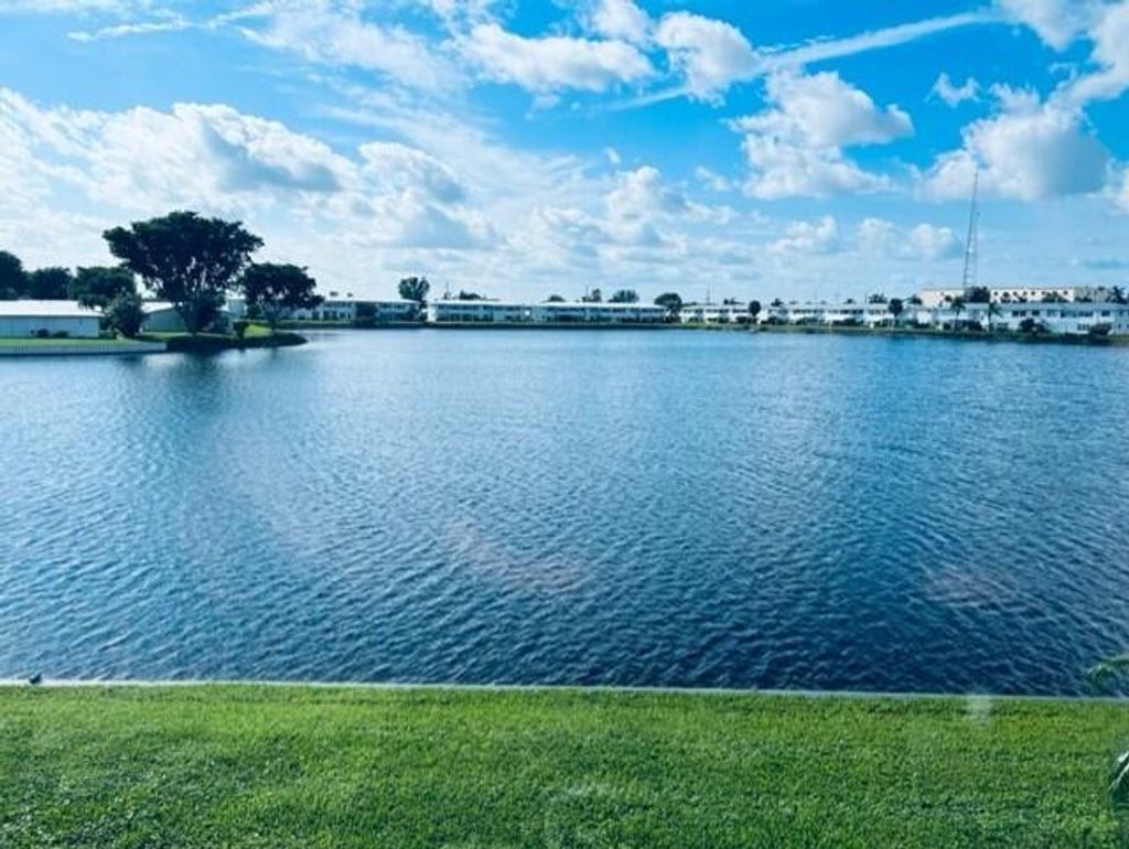 Photo of 1112 Lake Terrace #211, Boynton Beach, FL 33426 (MLS # R10986267)