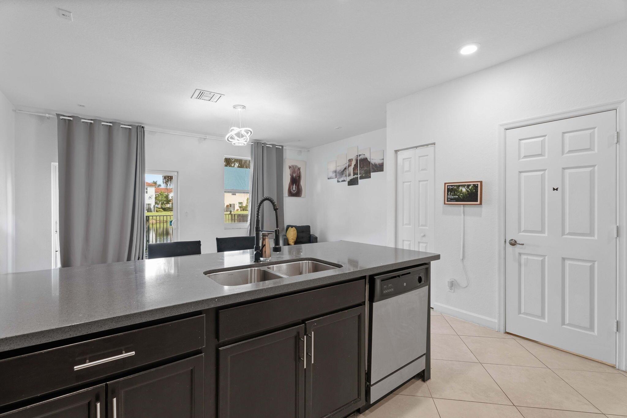 CHARLESTON COMMONS 2 - Residential Lease