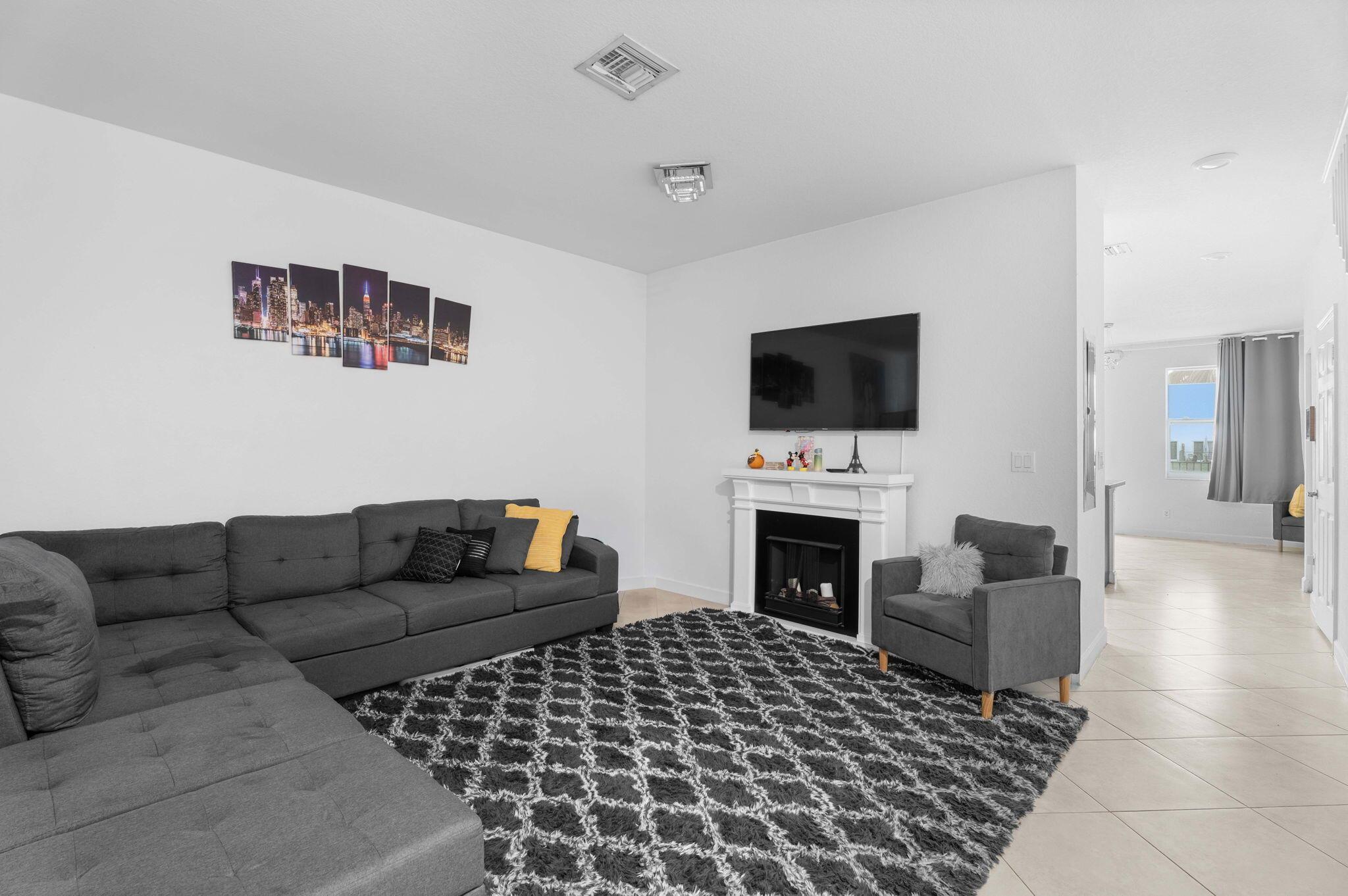 CHARLESTON COMMONS 2 - Residential Lease