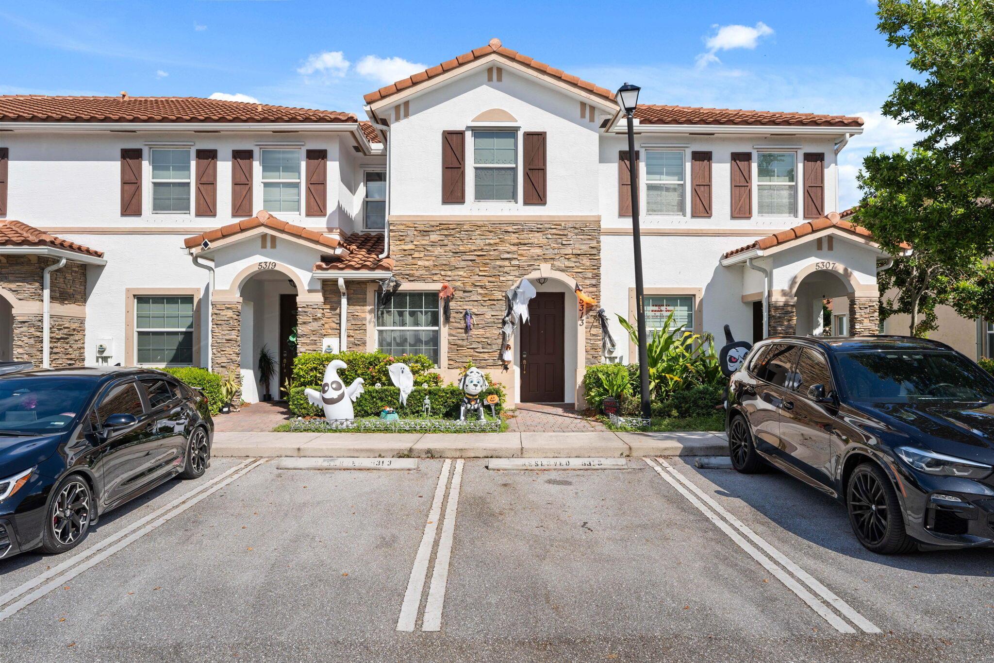 CHARLESTON COMMONS 2 - Residential Lease