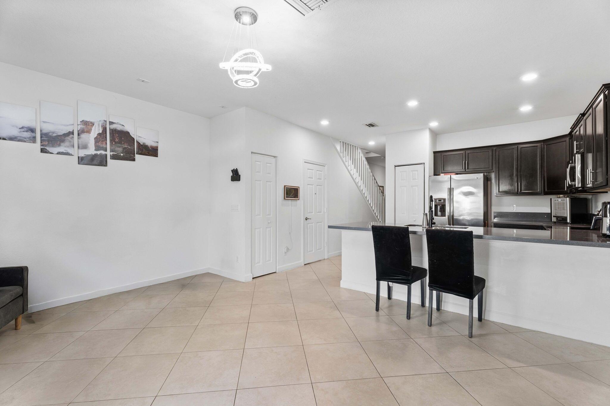 CHARLESTON COMMONS 2 - Residential Lease