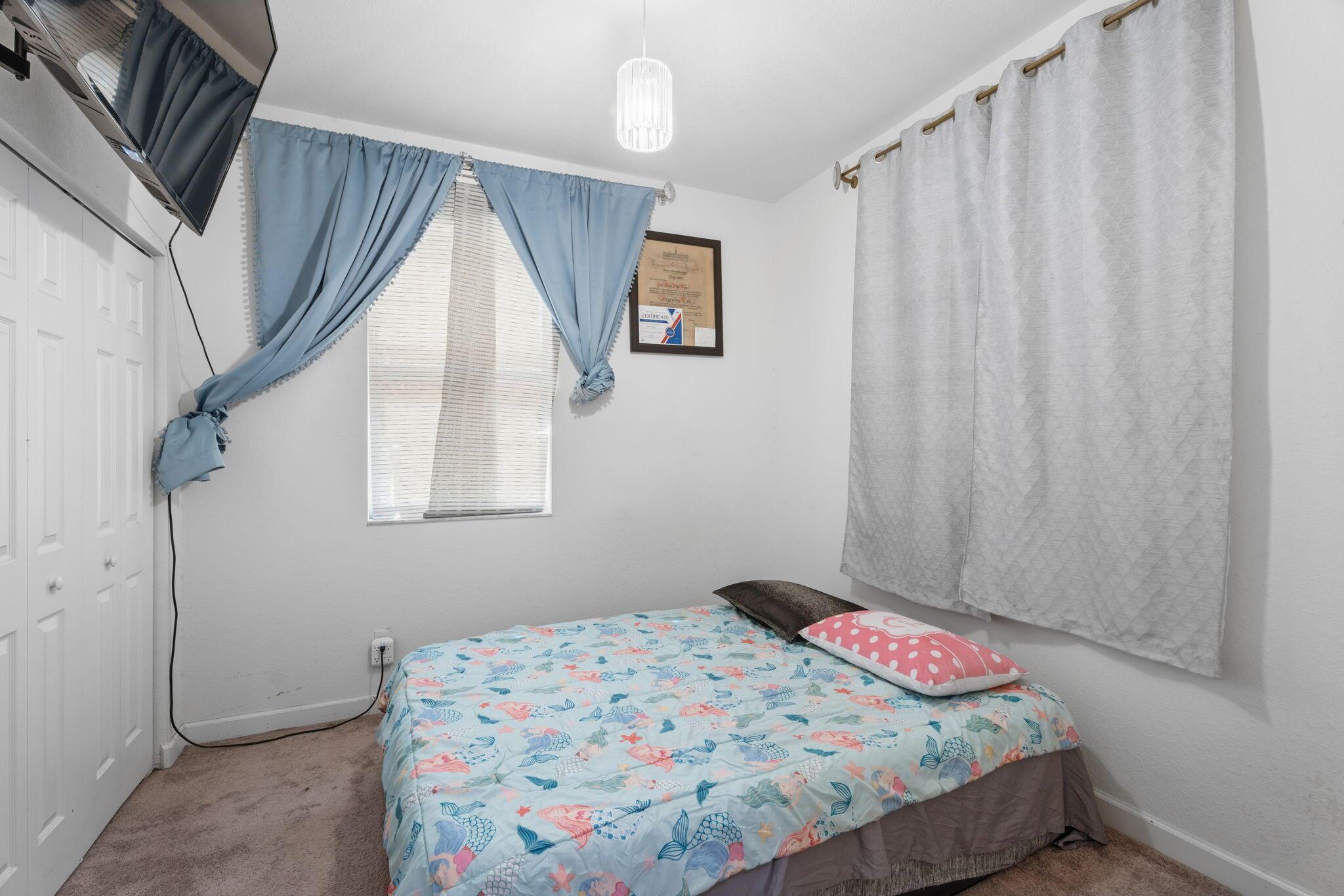 CHARLESTON COMMONS 2 - Residential Lease