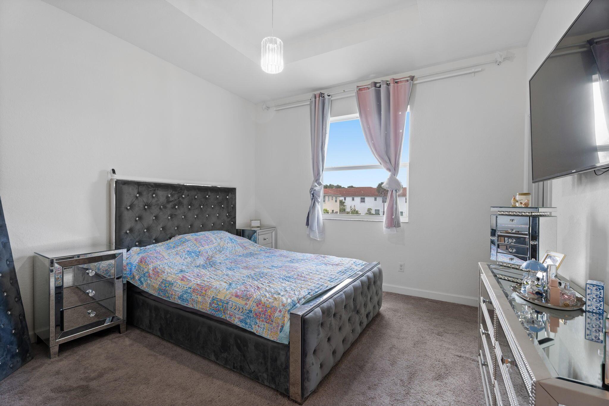 CHARLESTON COMMONS 2 - Residential Lease