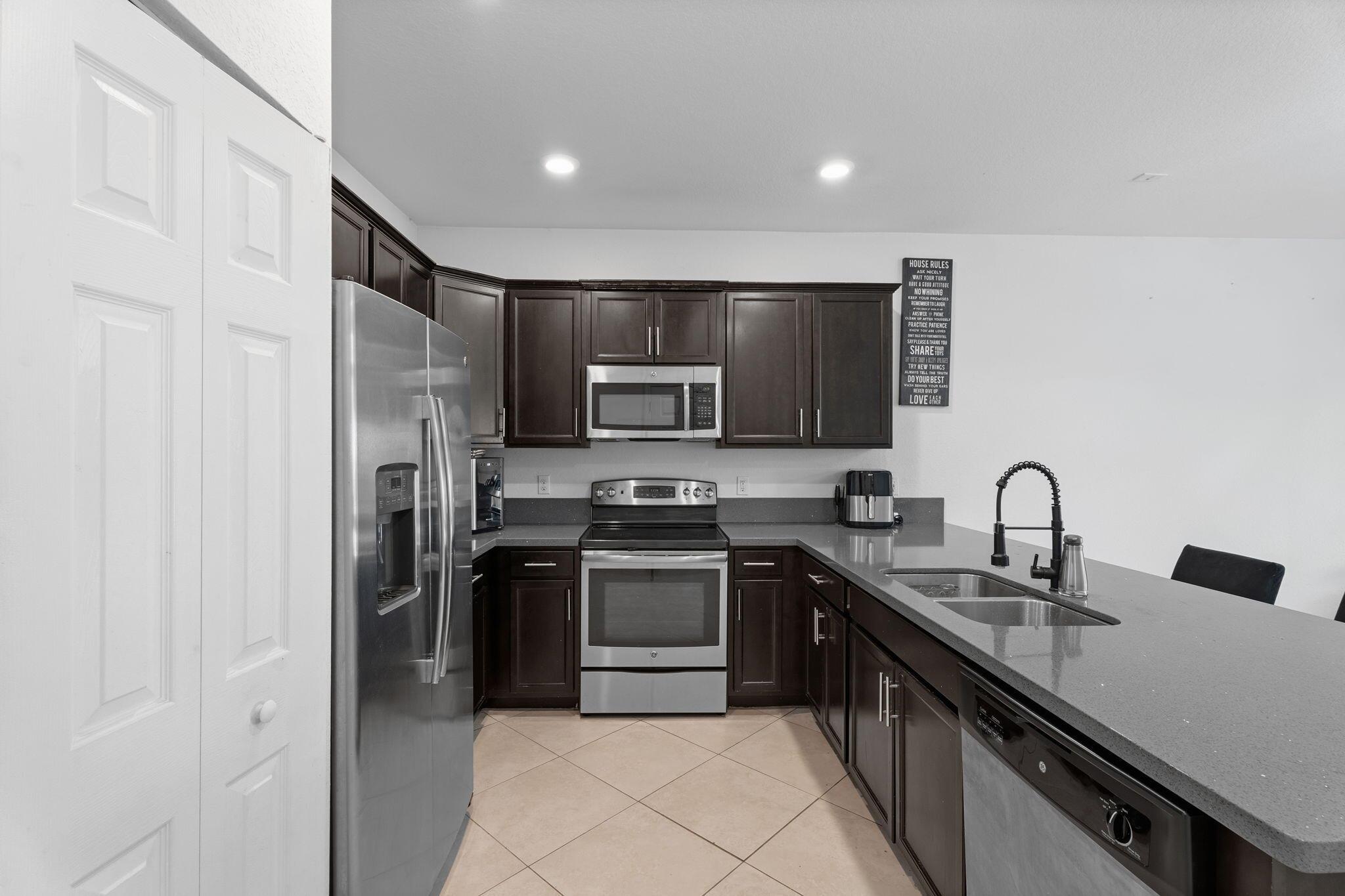 CHARLESTON COMMONS 2 - Residential Lease