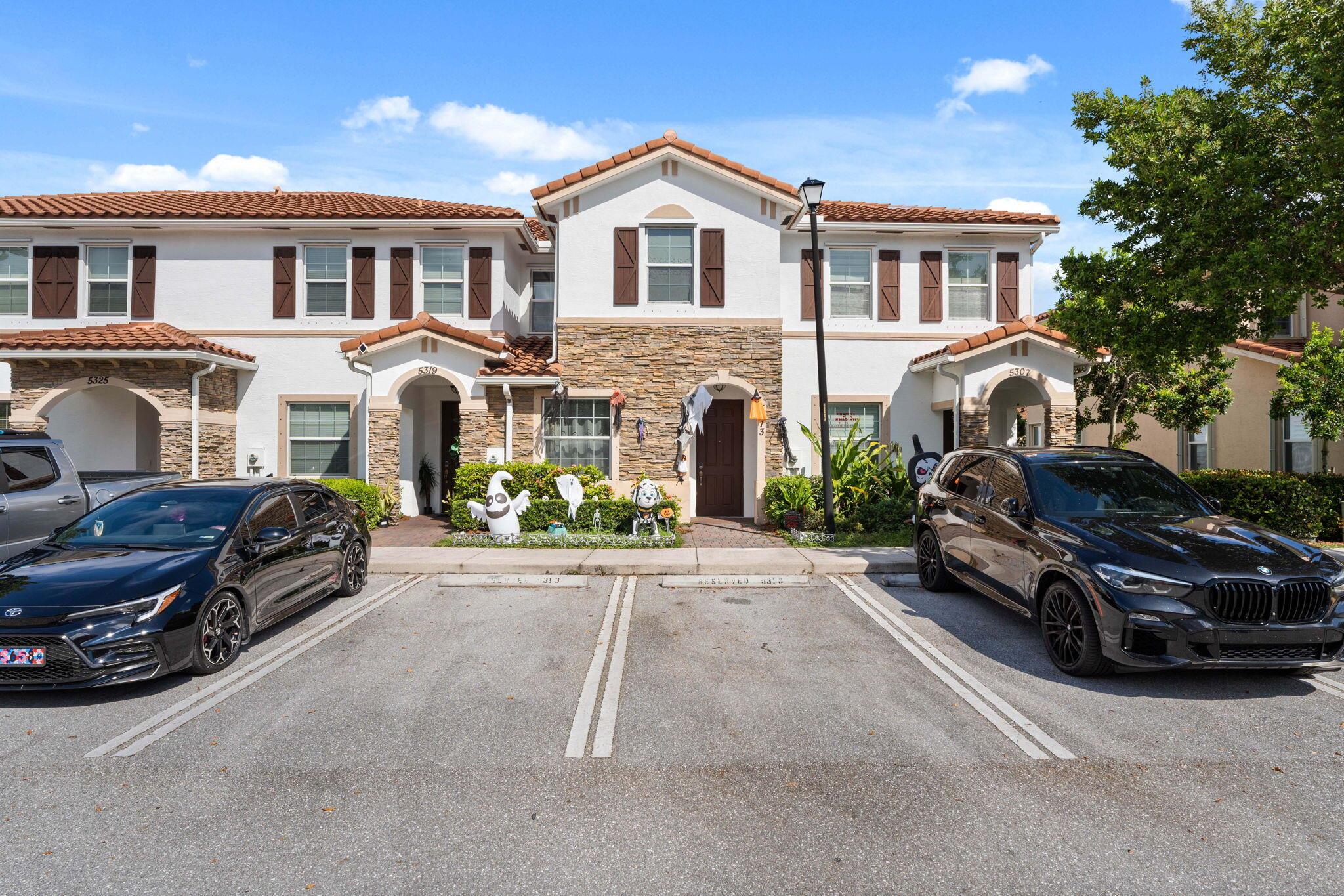 CHARLESTON COMMONS 2 - Residential Lease