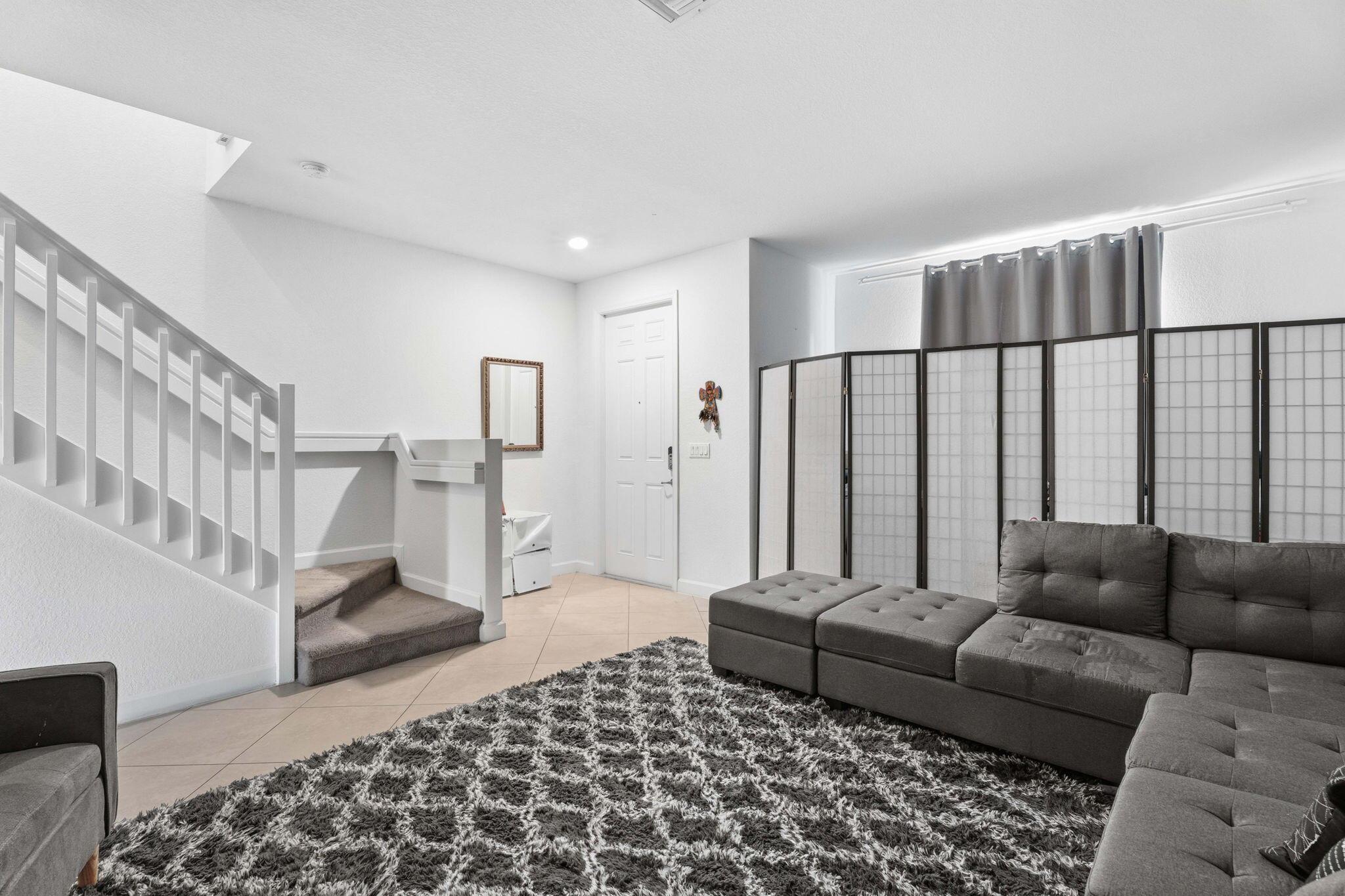 CHARLESTON COMMONS 2 - Residential Lease