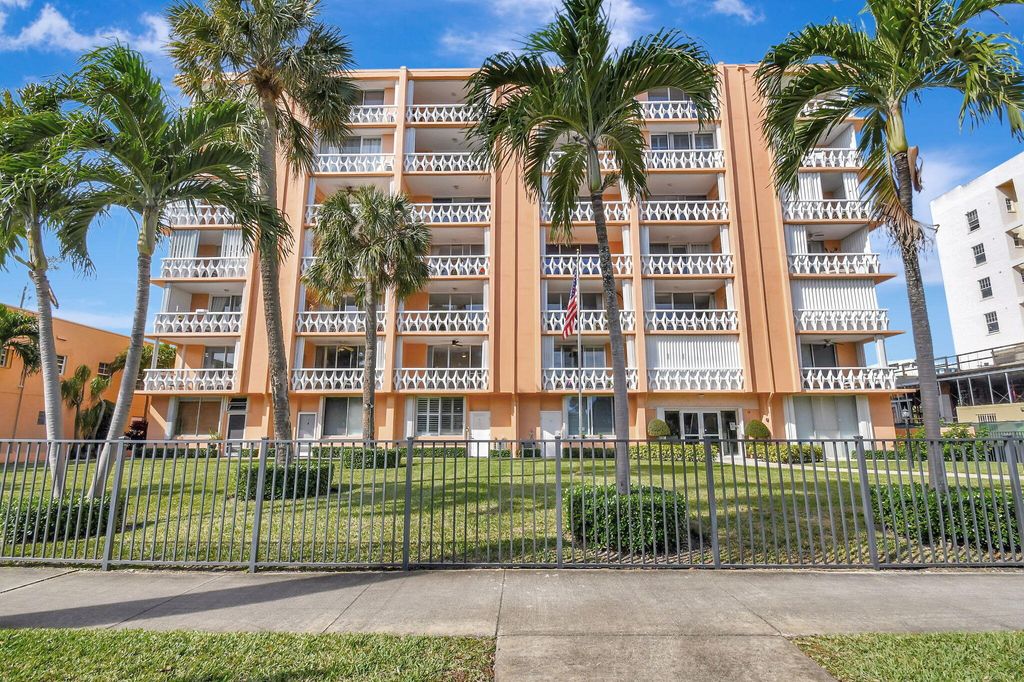 Photo of 15 S Golfview Road #204, Lake Worth Beach, FL 33460 (MLS # B26026519)