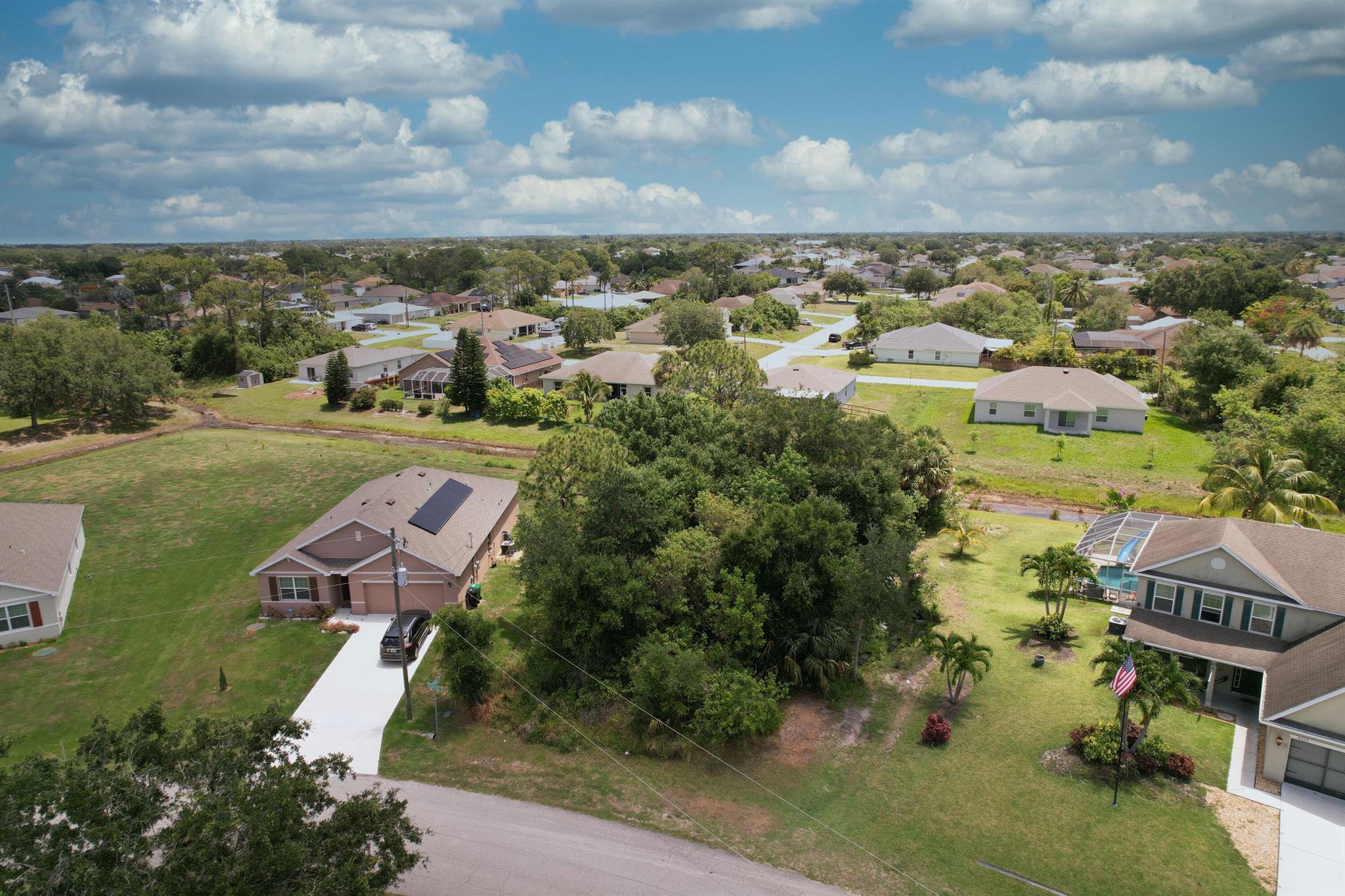 PORT ST LUCIE SECTION 33 - Land