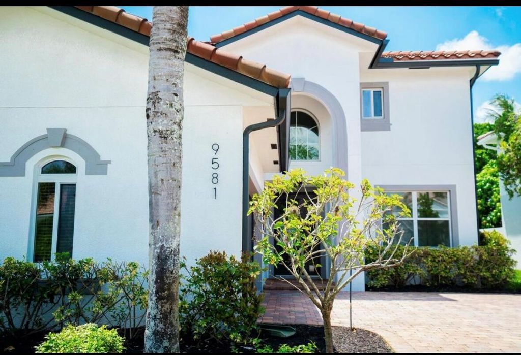 Photo of 9581 Cobblestone Creek Drive, Boynton Beach, FL 33472 (MLS # R11133995)
