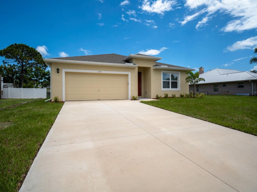 Photo of 107 Pelican Island Place, Sebastian, FL 32958 (MLS # R11002801)