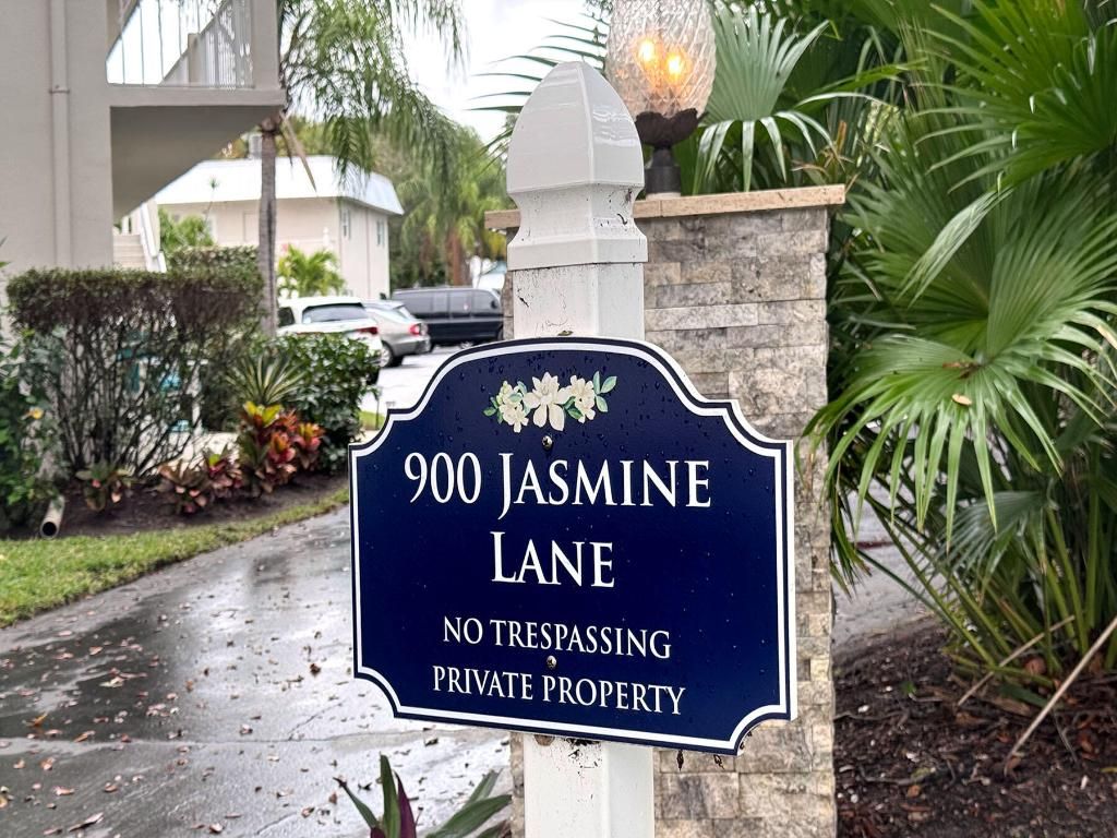 Photo of 900 Jasmine Lane #9a, Vero Beach, FL 32963 (MLS # R11155142)