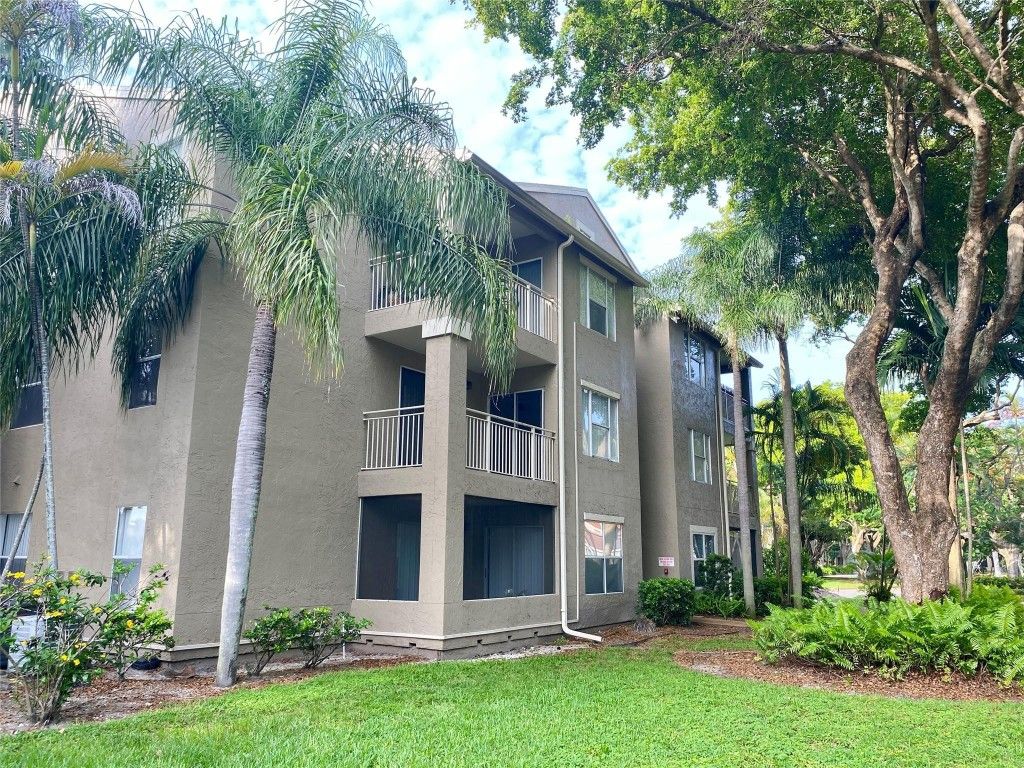 Photo of 1780 Palm Cove Boulevard #6-203, Delray Beach, FL 33445 (MLS # F10507757)