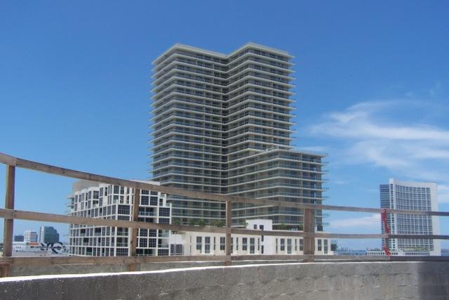 Live the Midtown Experience!Walk to everything.Great Bay views from the 20th Floor.Close proximity to South Beach and Brickell Ave.
