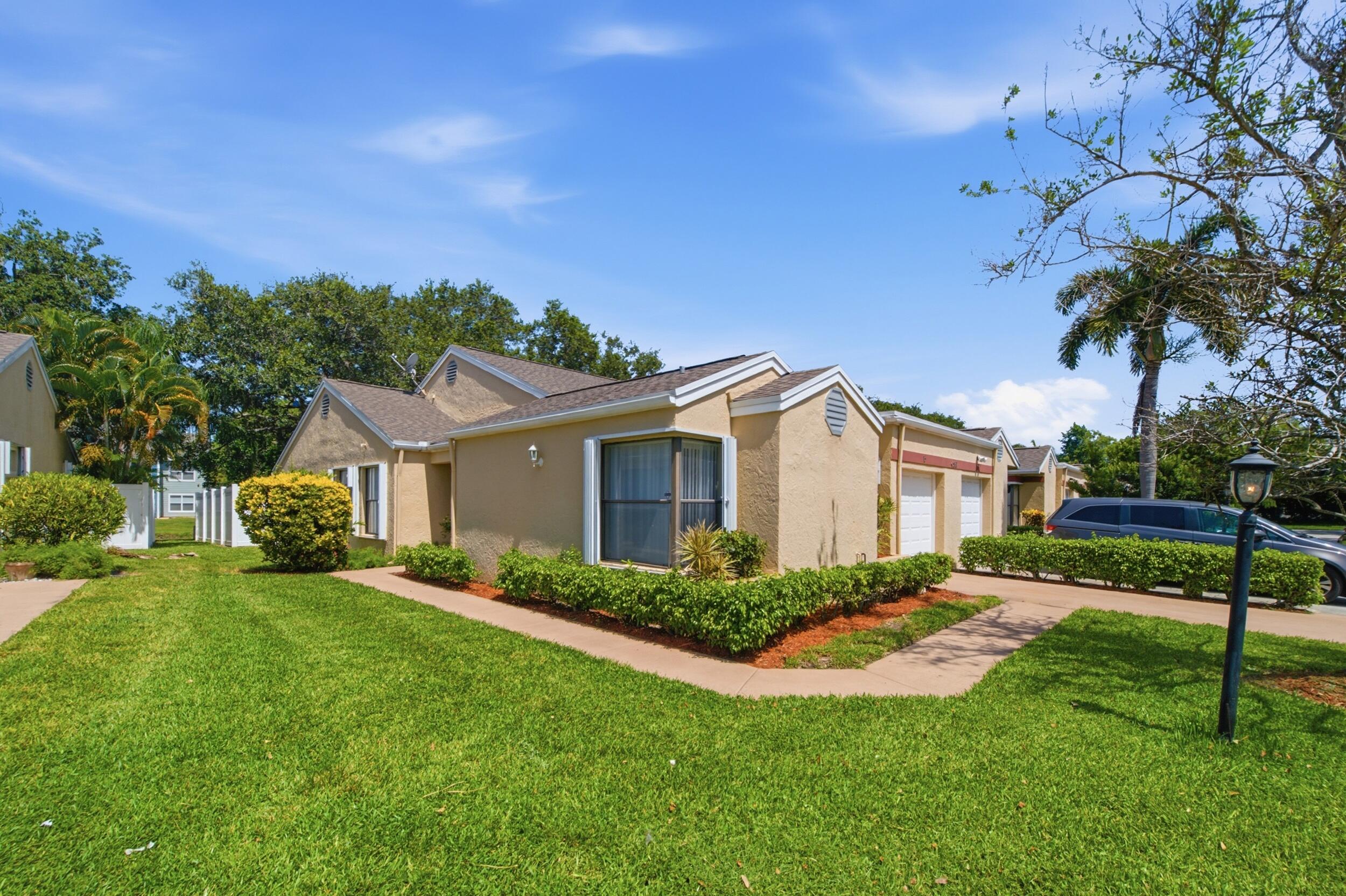 4561 DISCOVERY Lane 13, West Palm Beach FL 33417