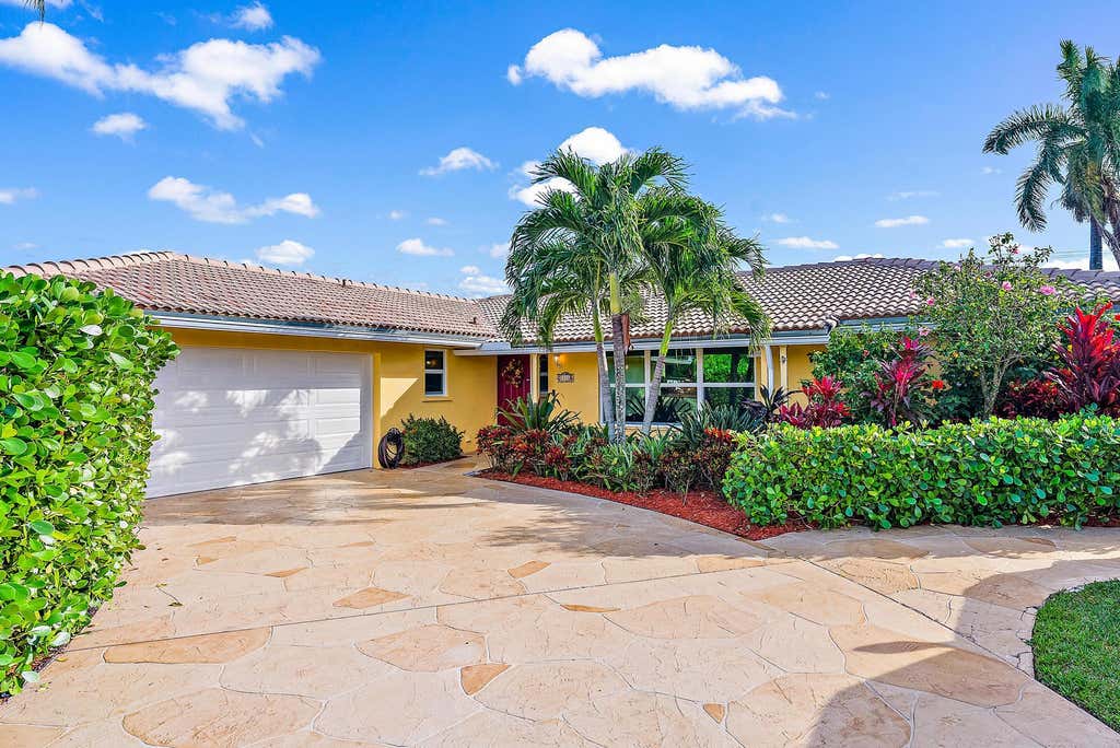Photo of 4144 Ilex Circle S, Palm Beach Gardens, FL 33410 (MLS # R10936362)