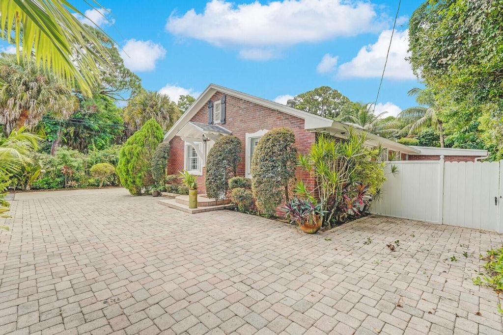 Photo of 312 Hugh Street, Jupiter, FL 33458 (MLS # R11020920)