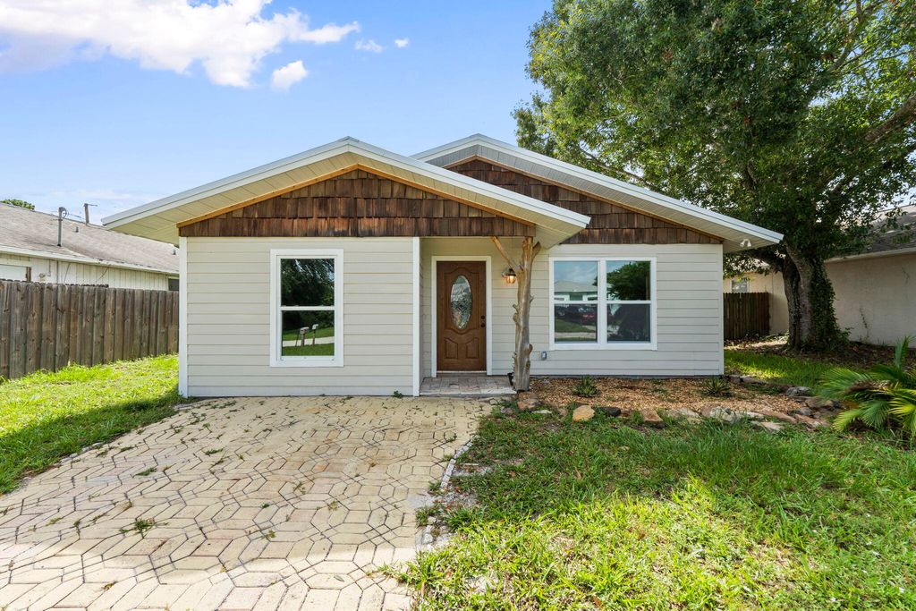 Photo of 1320 21st Avenue SW, Vero Beach, FL 32962 (MLS # R11113612)