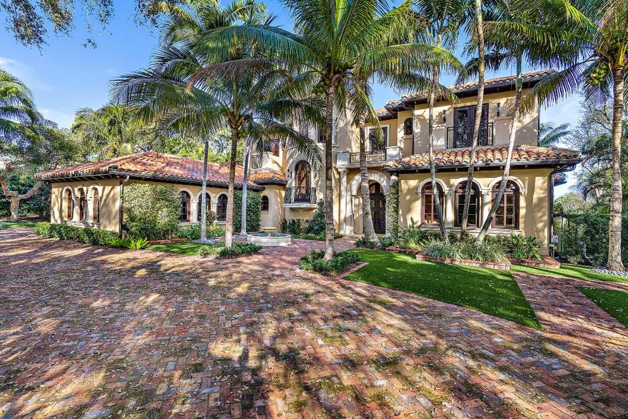 Estate home in prestigious Seminole Landing.  With over 12,000 sq. ft. on 1.2 acres, the property offers every opportunity for the new lifestyle.  Constructed by one of the area's leading builders, Dan Reedy of Onshore Construction, the home represents the highest quality in materials, craftsmanship and upkeep.  Built in 2009 and updated over the past 24 months, the home provides peace of mind; new A/C systems, resurfaced pool with new heater/pumps, new dock and 12,500 lb. lift, etc.  Media room with new audio-visual system, billiard/game room with full bar, covered loggia and summer kitchen, large kitchen/family room, vanishing edge pool, formal office, four-car garage and much more. Sold furnished minus exclusions.