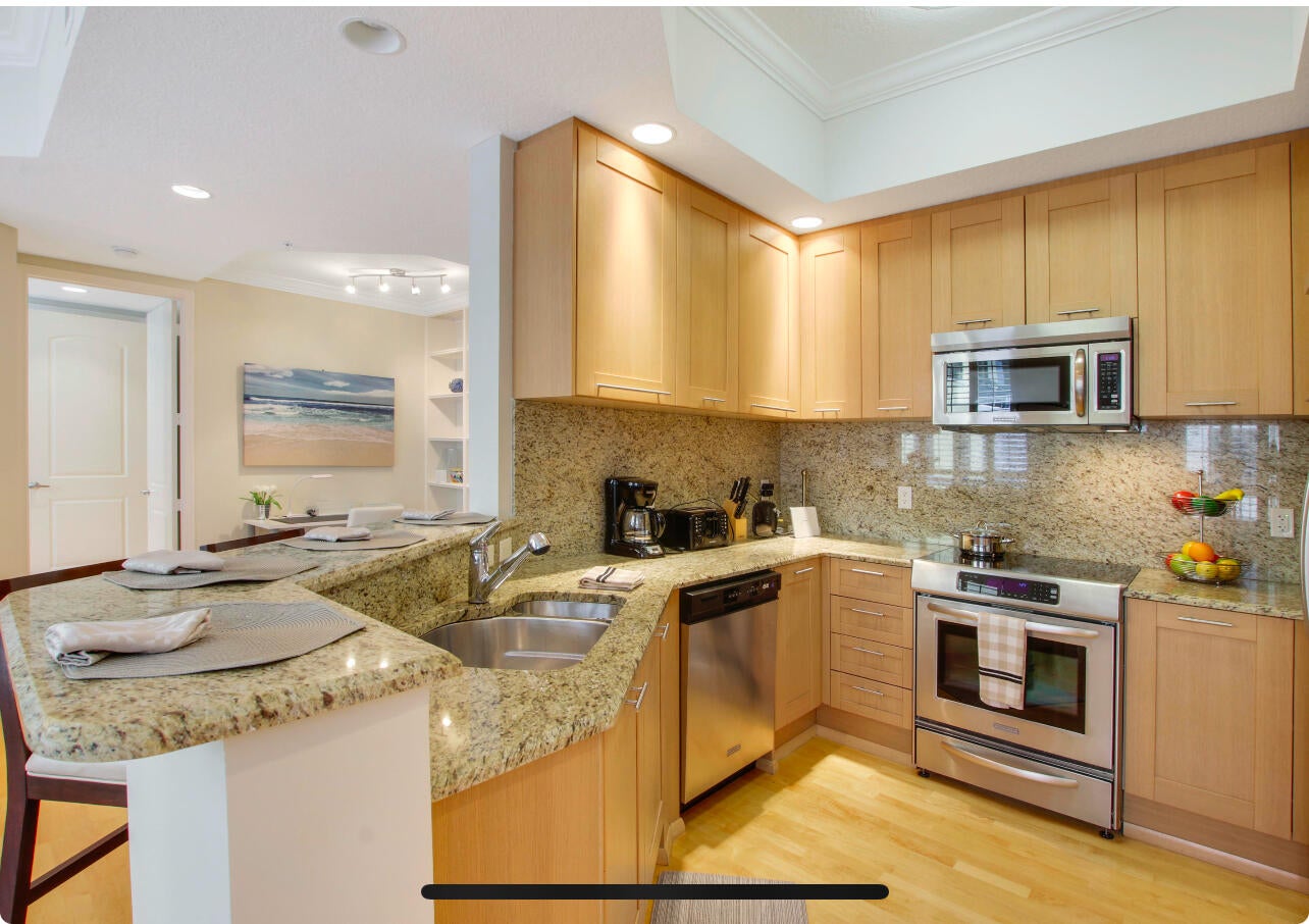 701 S Olive Avenue 2008