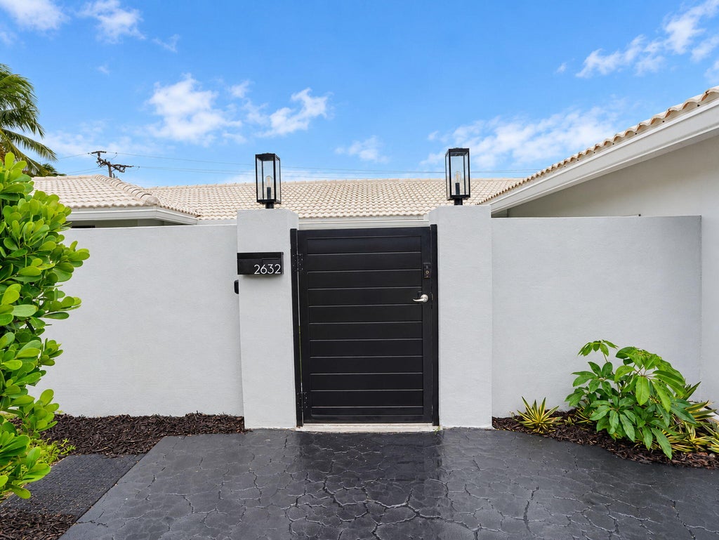 Photo of 2632 NE 35TH Street, Fort Lauderdale, FL 33306 (MLS # B26094263)