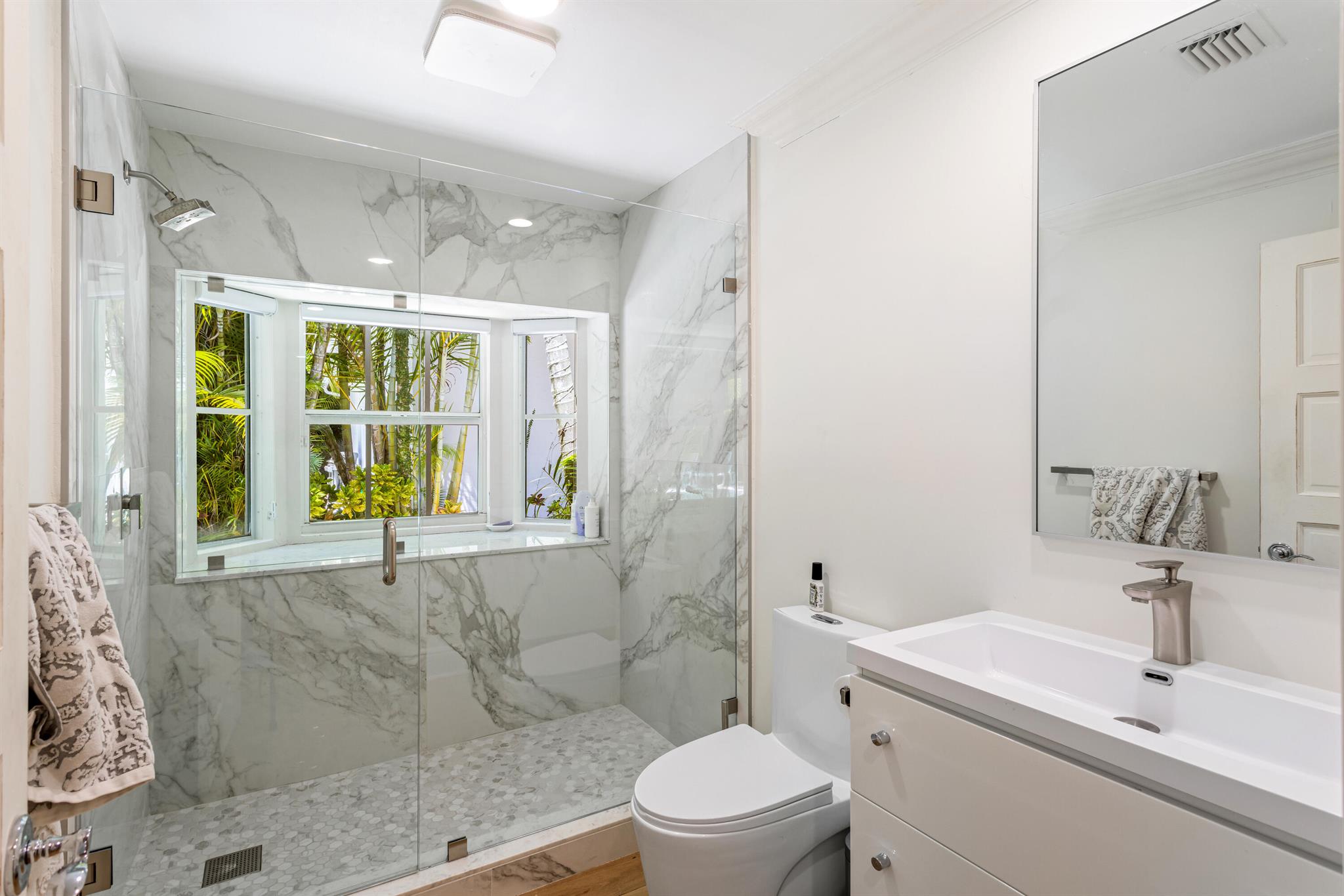 OLD FLORESTA , Adjacent ( - Residential