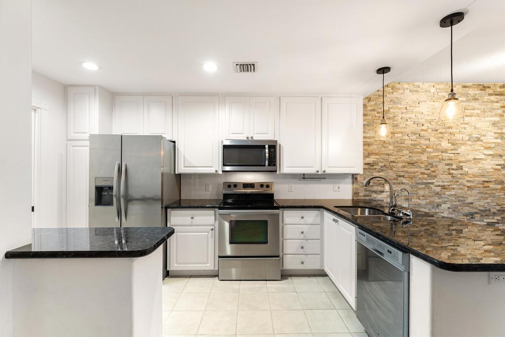 ISLAND AT ABACOA - Residential Lease