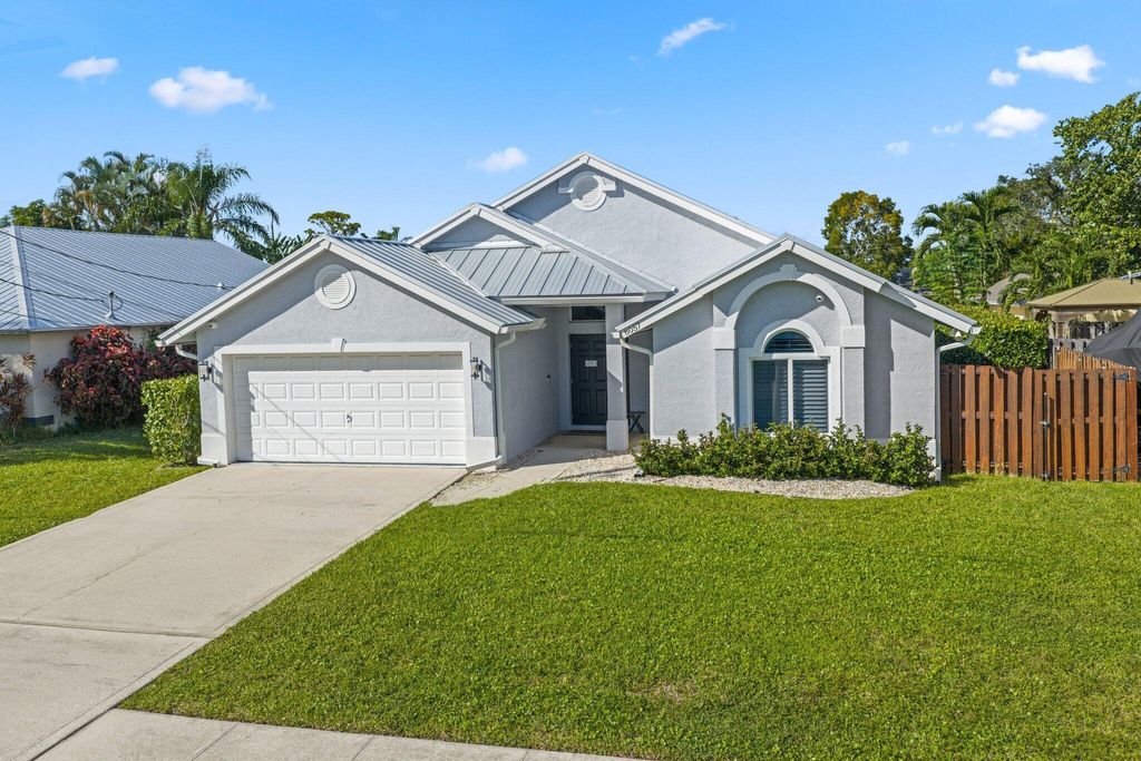 Photo of 6057 Lauderdale Street, Jupiter, FL 33458 (MLS # R11139086)