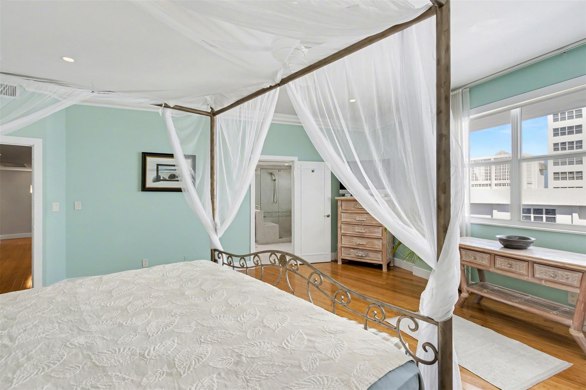 THE COMMODORE CONDOMINIUM - Residential