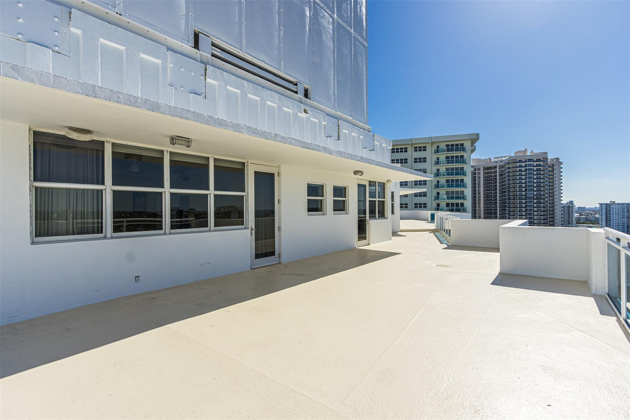 THE COMMODORE CONDOMINIUM - Residential