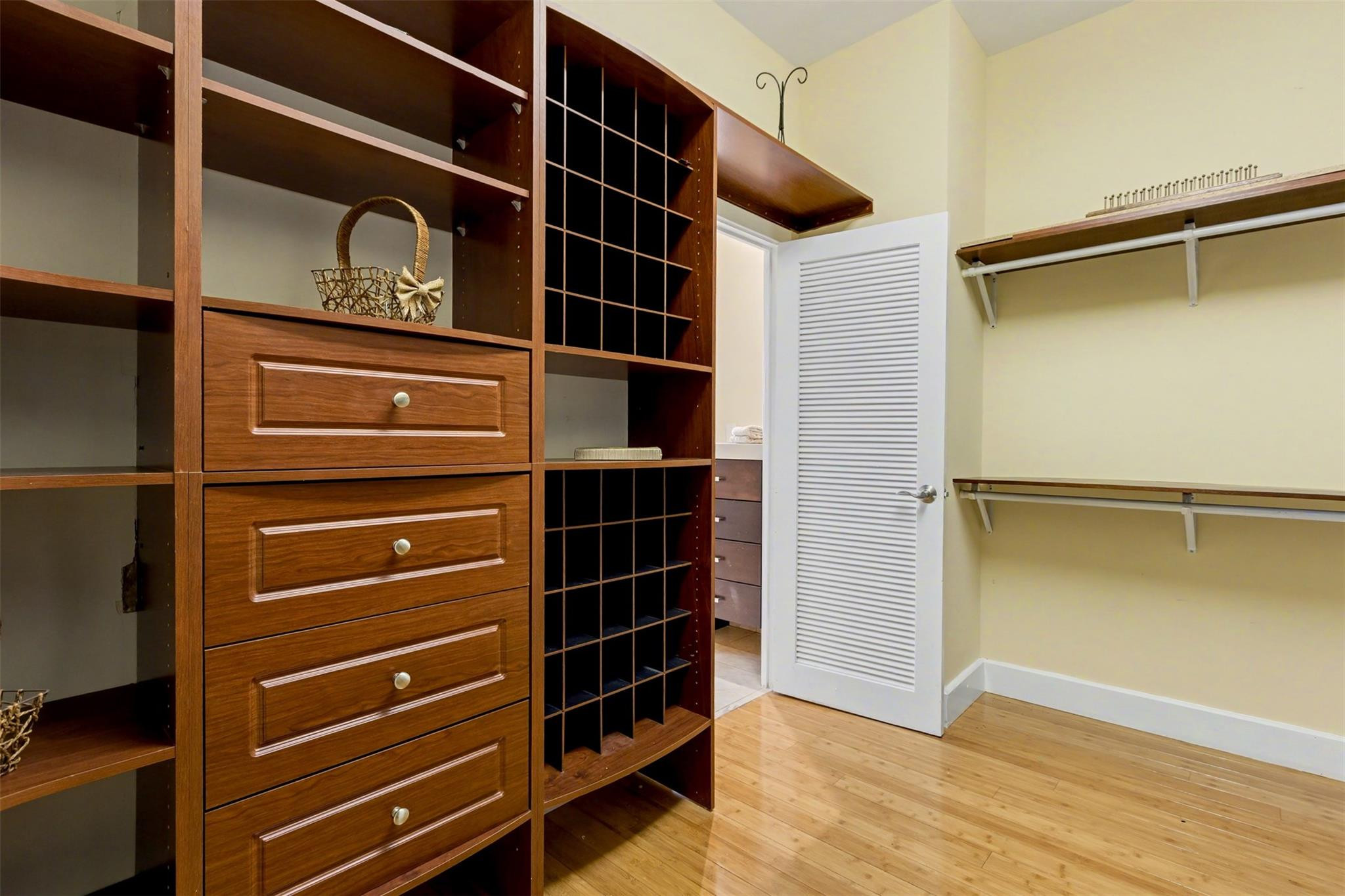 THE COMMODORE CONDOMINIUM - Residential