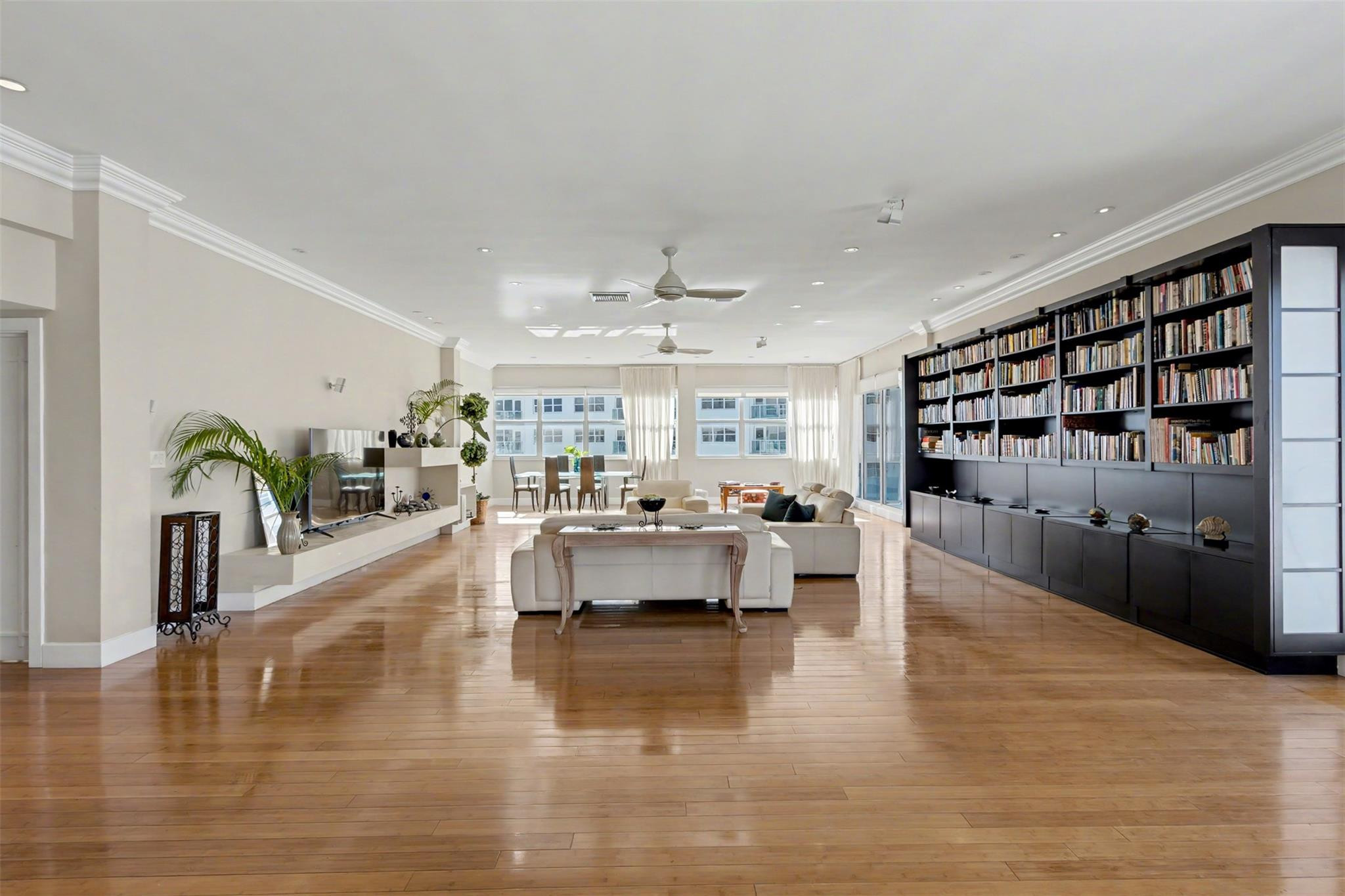 THE COMMODORE CONDOMINIUM - Residential