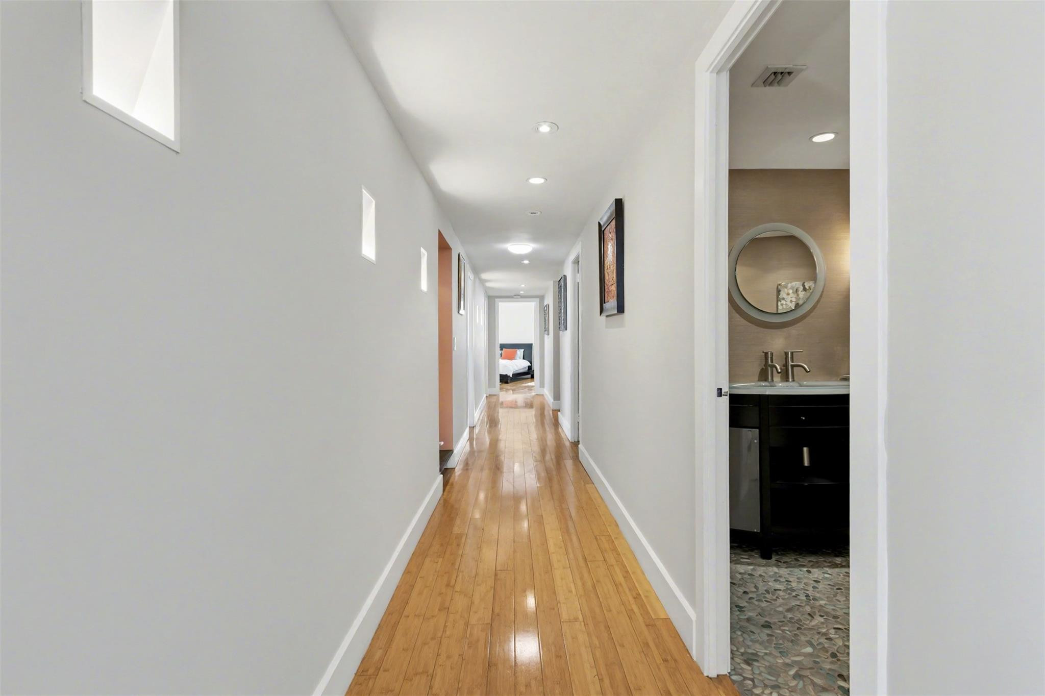 THE COMMODORE CONDOMINIUM - Residential