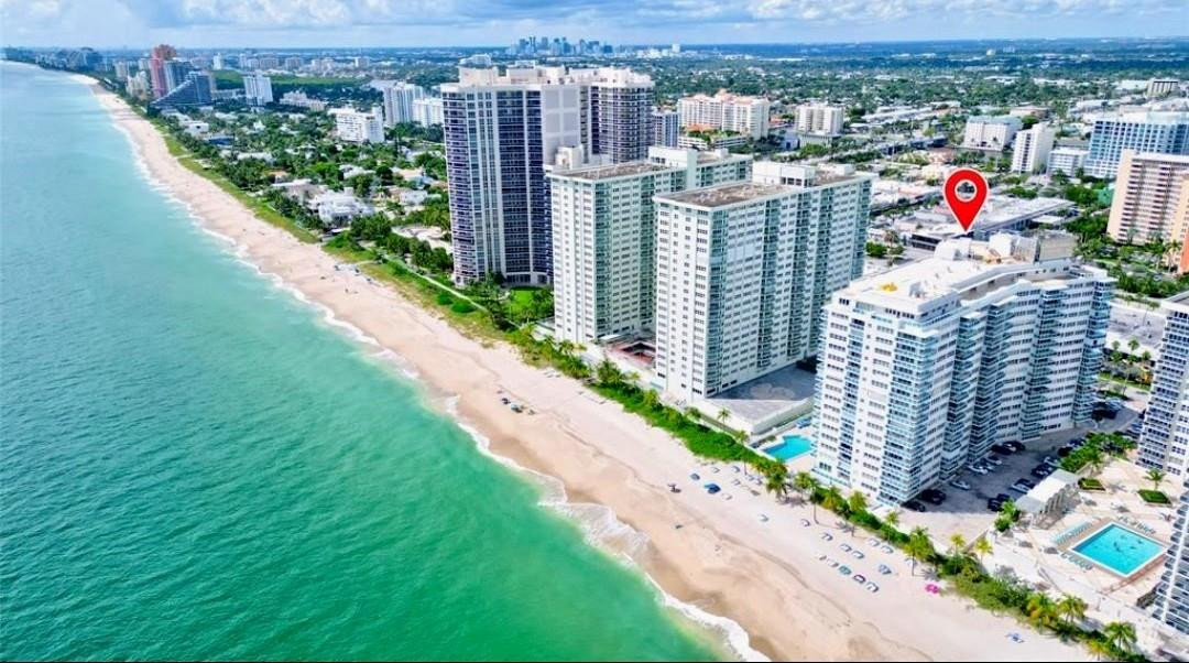 THE COMMODORE CONDOMINIUM - Residential