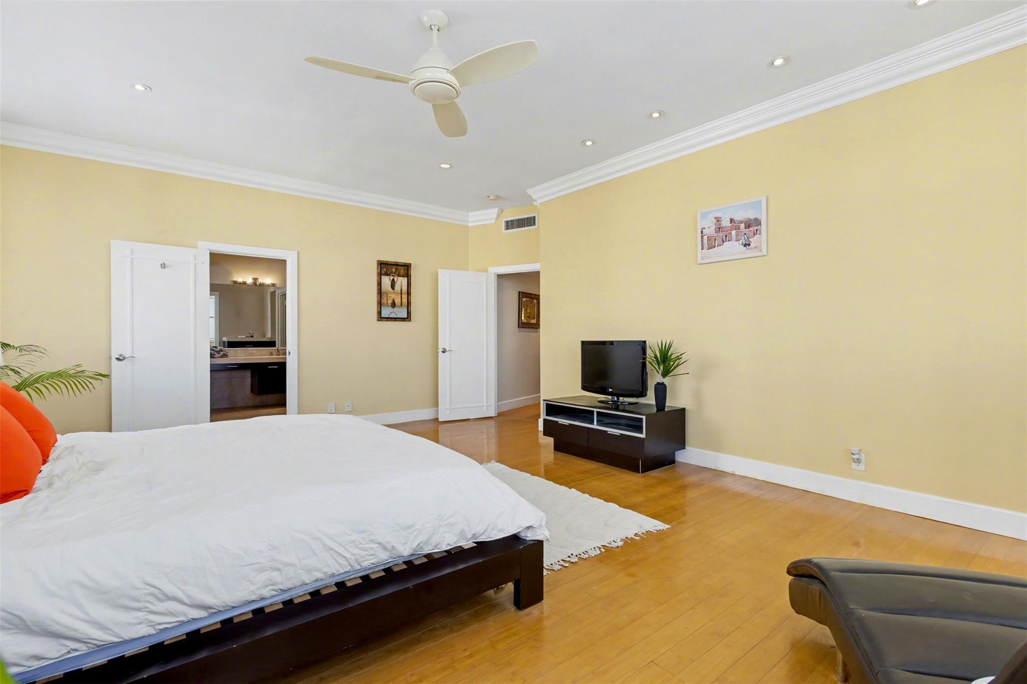 THE COMMODORE CONDOMINIUM - Residential