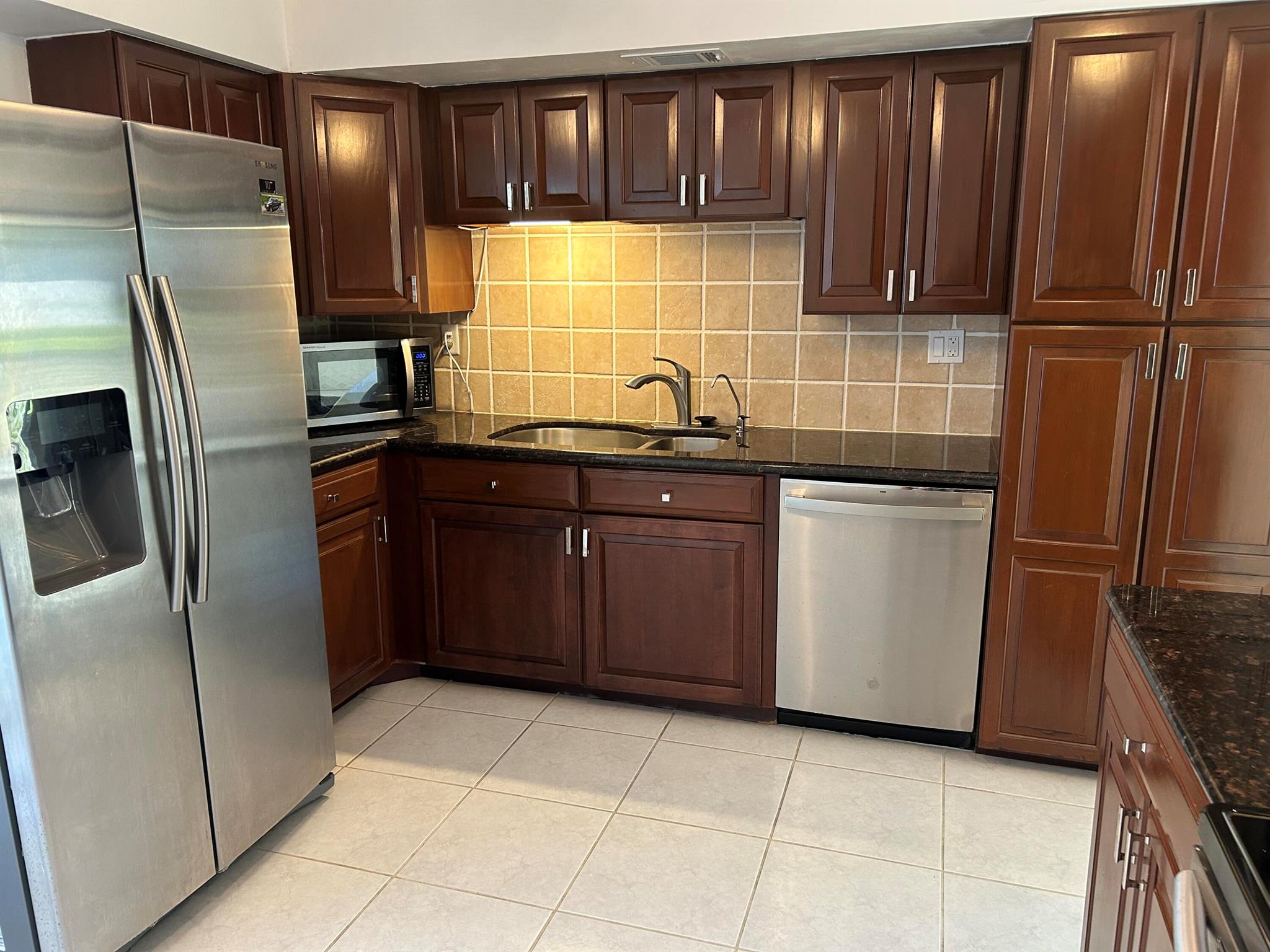 WOODHAVEN CONDO - Residential Lease