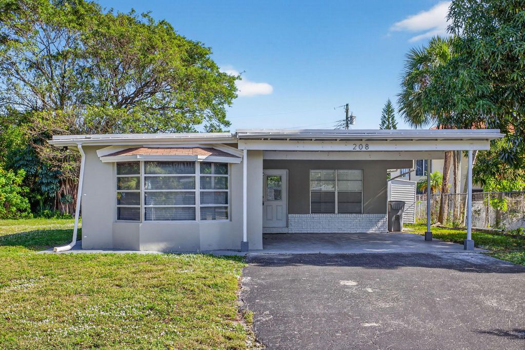 Photo of 208 NE 14th Avenue, Pompano Beach, FL 33060 (MLS # R11146664)