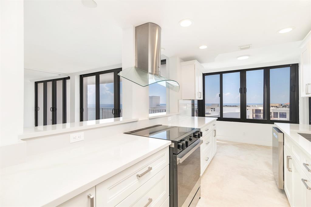 MAYFAIR HOUSE CONDO - Residential