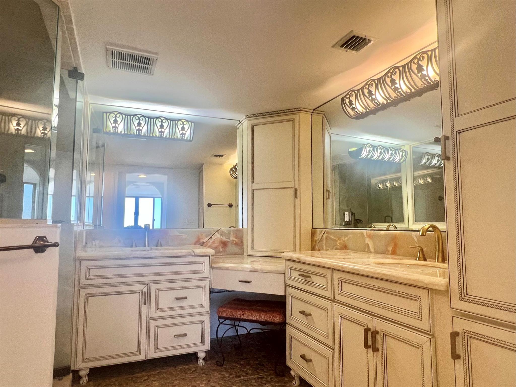 MAYFAIR HOUSE CONDO - Residential