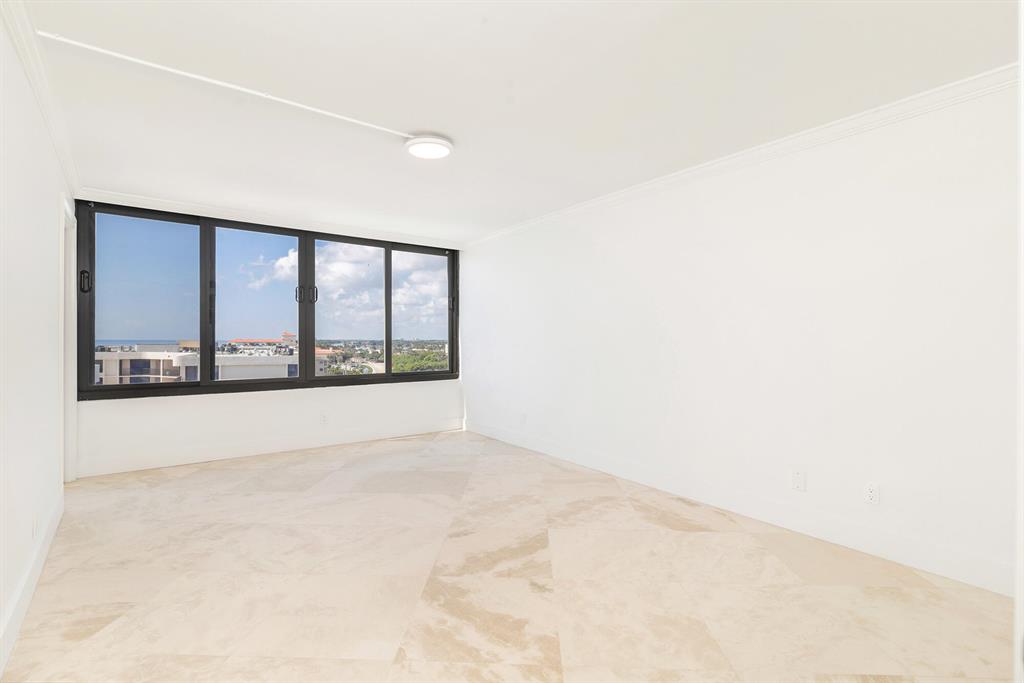 MAYFAIR HOUSE CONDO - Residential