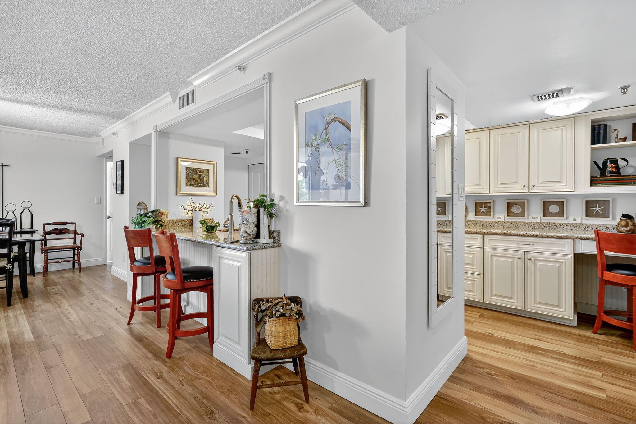 1915 Lavers Circle E207