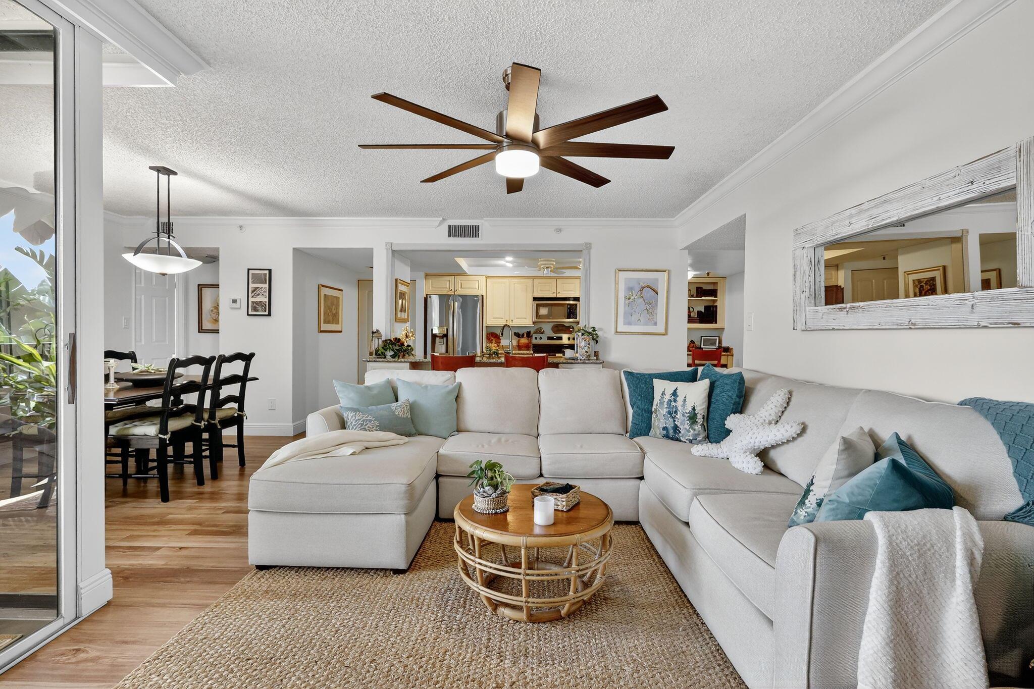 1915 Lavers Circle E207