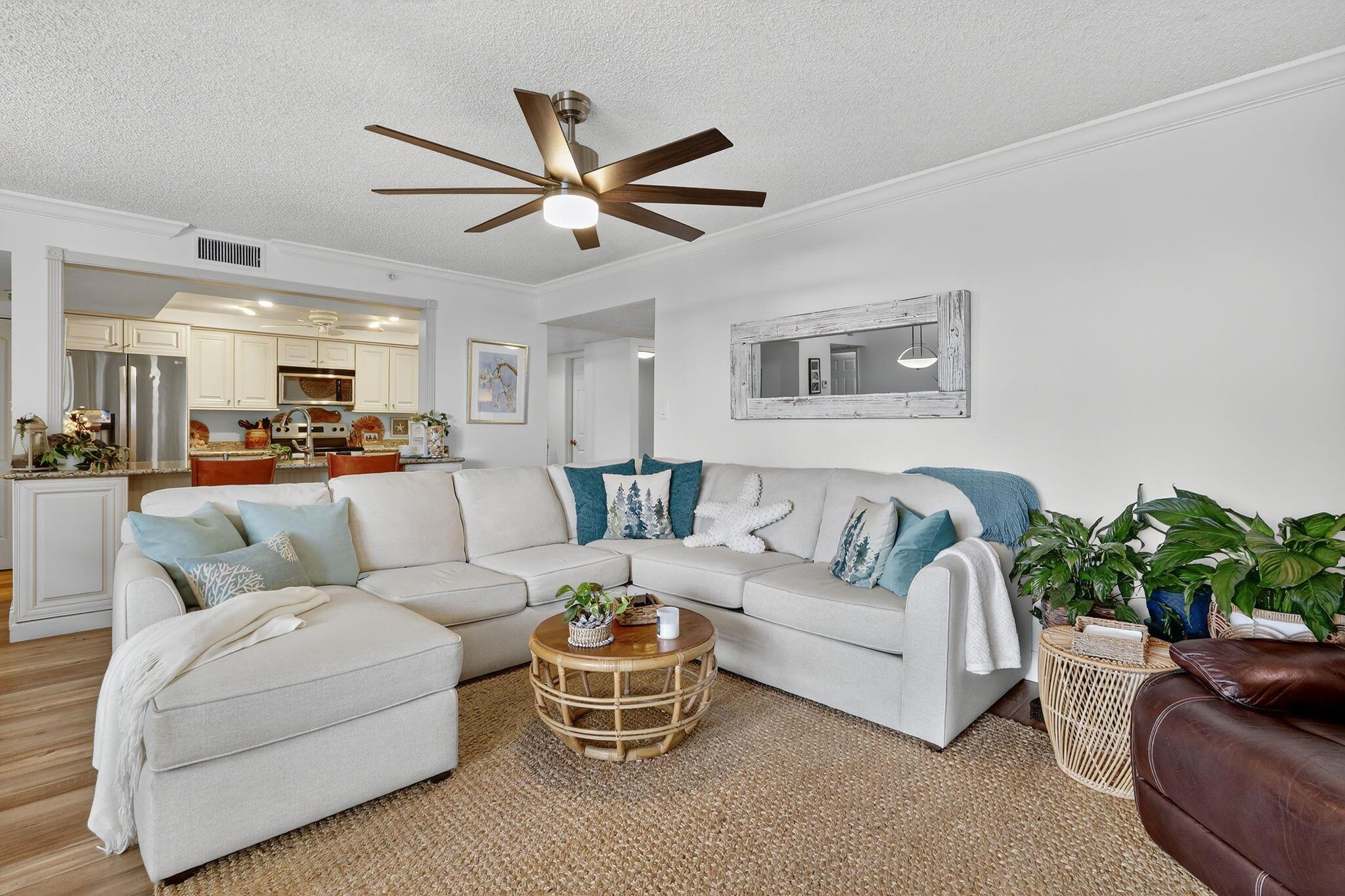 1915 Lavers Circle E207