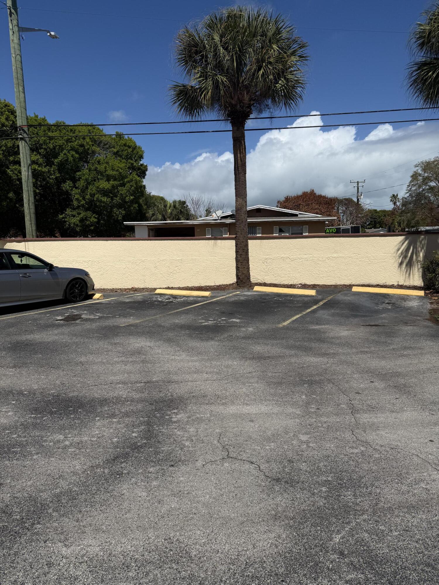 Island House Condo Ph 02 - Residential