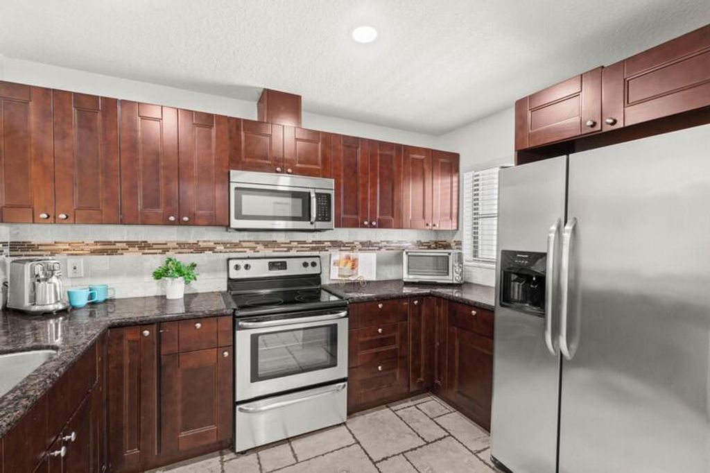 Photo of 21701 Altamira Avenue, Boca Raton, FL 33433 (MLS # R11091350)