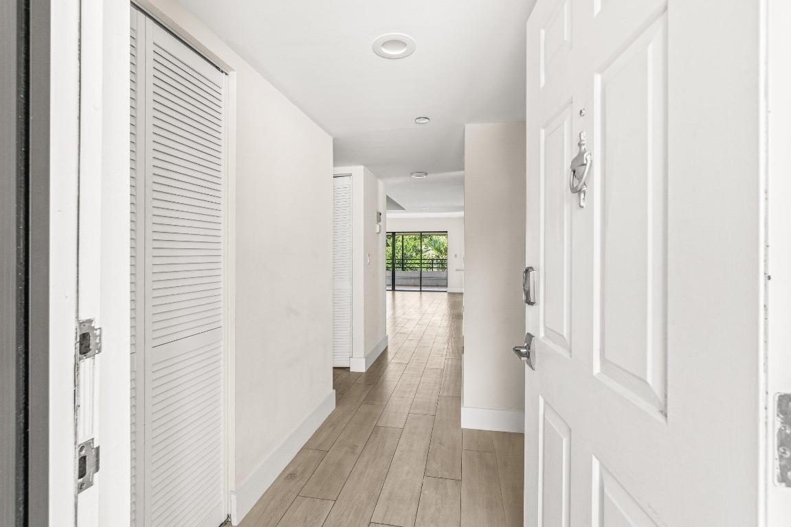 OAK HARBOUR CONDOS - Residential Lease